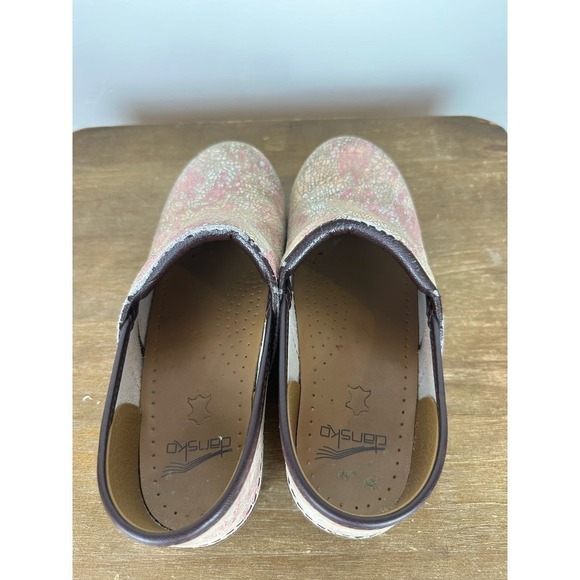 Pre-Loved Dansko’s with Pink and Tan Detail Throughout 39 - Picture 4 of 6